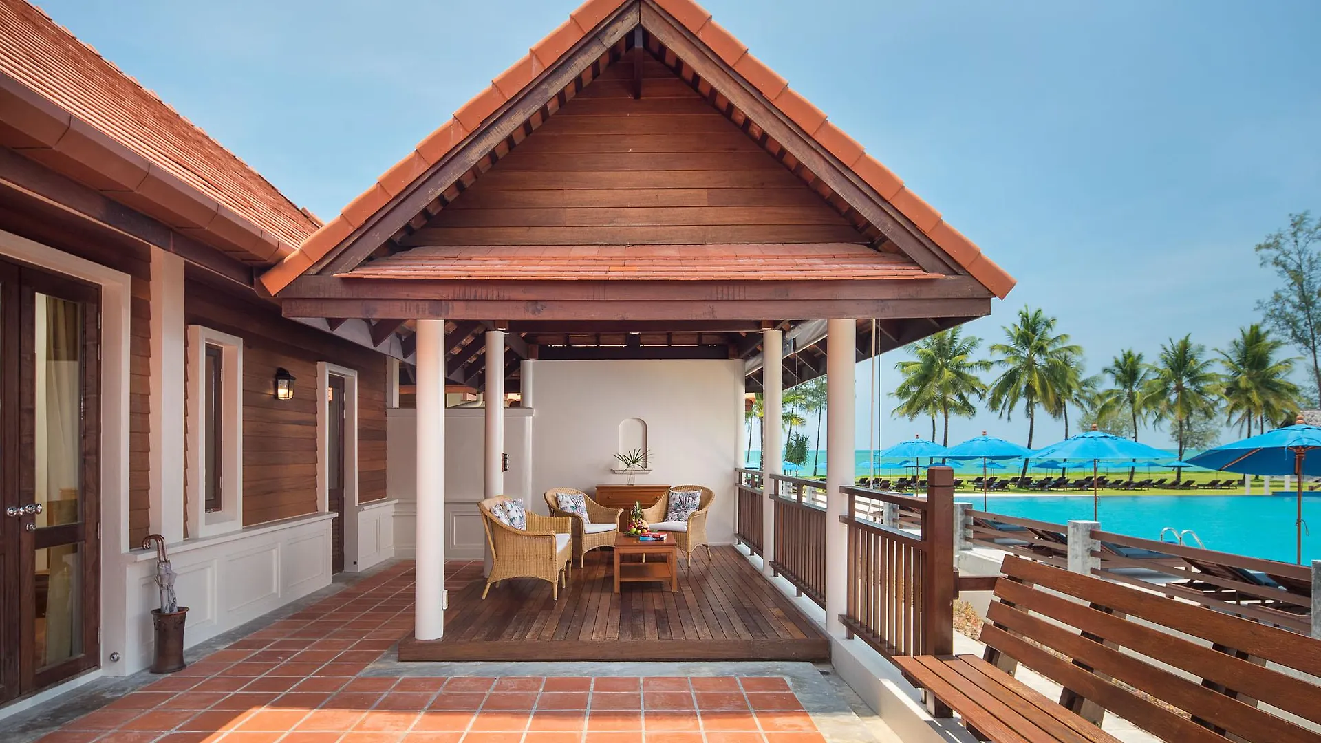 Le Menara Khao Lak Hotel 5*,