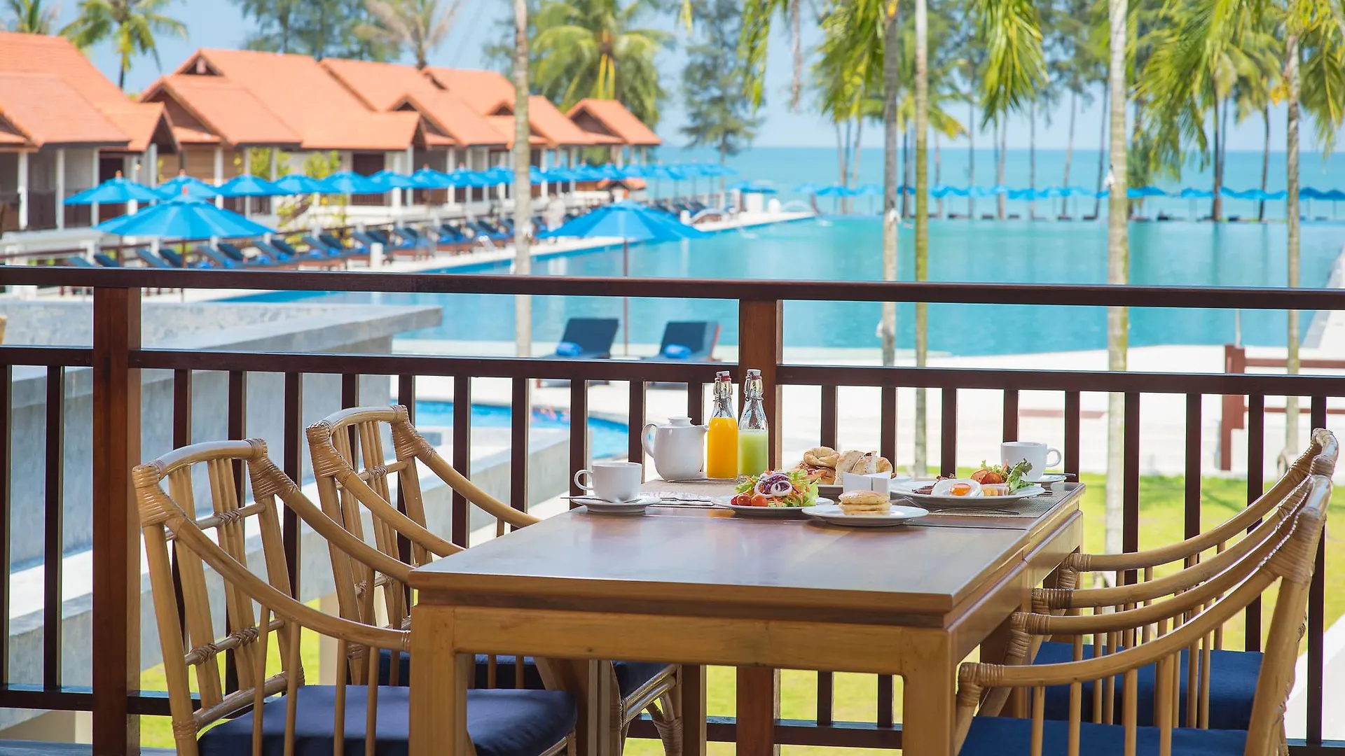 Le Menara Khao Lak Hotel Resort